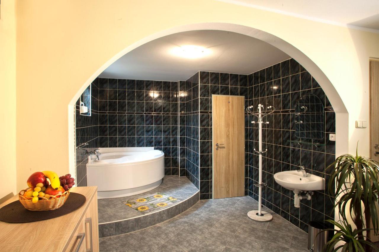 Pension Relax U Komina Frantiskovy Lazne Exterior photo